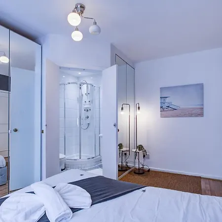Beautiful 4-bedroom 5-bath House In Apartment
