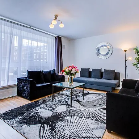 Apartment Beautiful 4-bedroom 5-bath House In