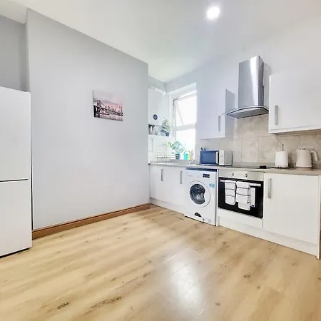York Road 1 Bed * London