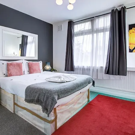 Beautiful 4-bedroom 5-bath House In