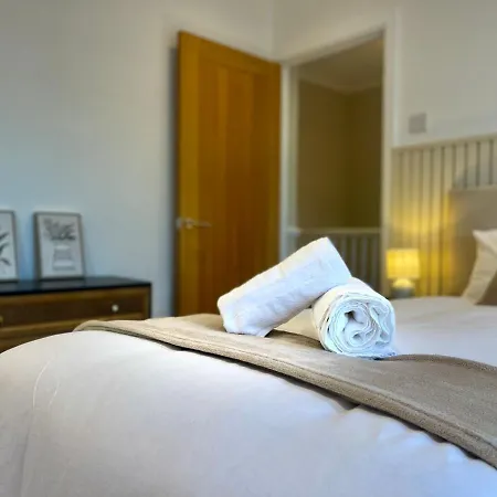 Luxury Essex - - Free Parking - Quick Access To London - Sleeps 6 Hornchurch