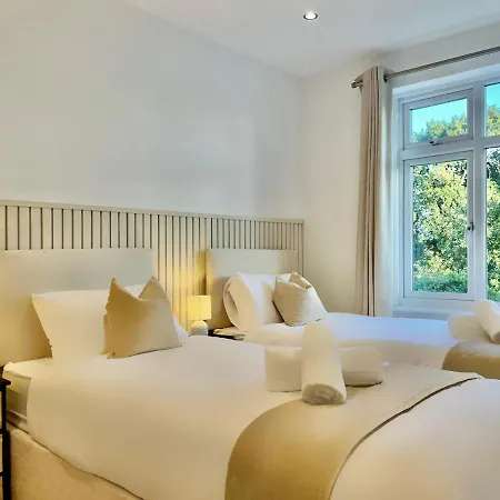 Luxury Essex - - Free Parking - Quick Access To London - Sleeps 6