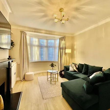 Holiday home Luxury Essex - - Free Parking - Quick Access To London - Sleeps 6