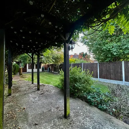 Holiday home Luxury Essex - - Free Parking - Quick Access To London - Sleeps 6