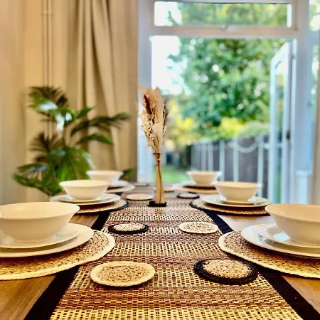 Luxury Essex - - Free Parking - Quick Access To London - Sleeps 6 Hornchurch