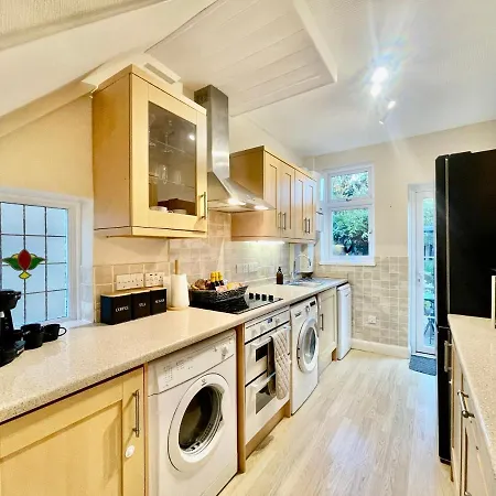 Holiday home Luxury Essex - - Free Parking - Quick Access To London - Sleeps 6 Hornchurch