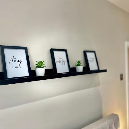 Luxury Essex - - Free Parking - Quick Access To London - Sleeps 6 *