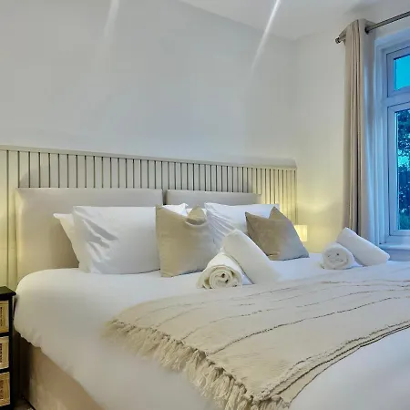 Holiday home Luxury Essex - - Free Parking - Quick Access To London - Sleeps 6 *