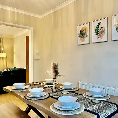 Holiday home Luxury Essex - - Free Parking - Quick Access To London - Sleeps 6 *