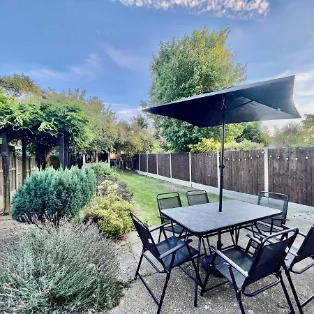 Luxury Essex - - Free Parking - Quick Access To London - Sleeps 6 Holiday home