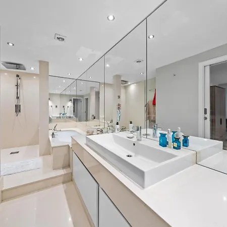 Captivating 3-bed House In Holland Park