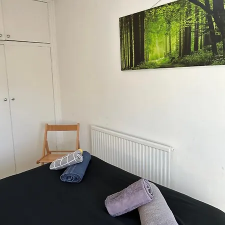 Redecorated Double With Shared Bathroom -rm3 Gasthuis