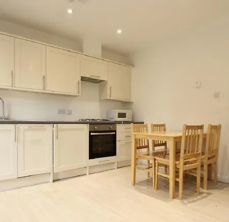 Redecorated Double With Shared Bathroom -rm3 Londres