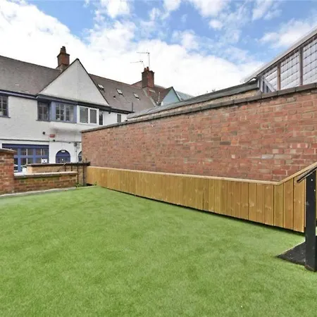 Luxury 3 Bed - Huge Outdoor Terrace & Amazing Transport Links