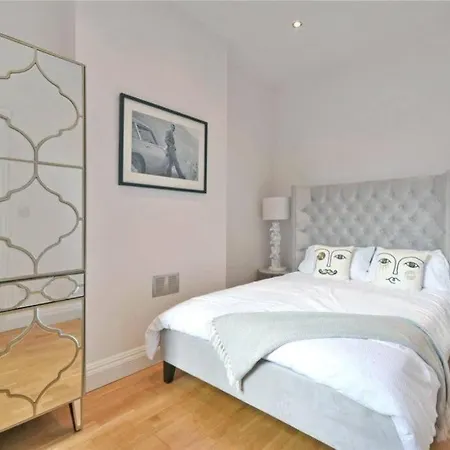 Apartment Luxury 3 Bed - Huge Outdoor Terrace & Amazing Transport Links London