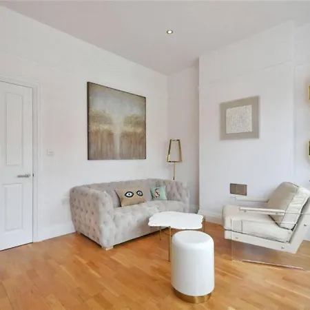 Luxury 3 Bed - Huge Outdoor Terrace & Amazing Transport Links London