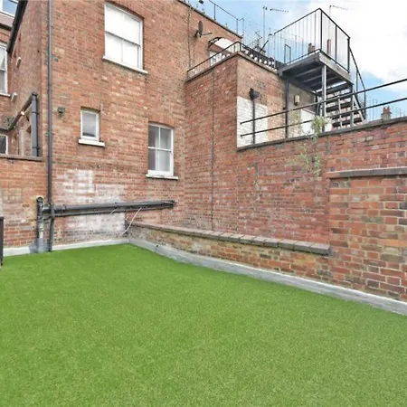 Luxury 3 Bed - Huge Outdoor Terrace & Amazing Transport Links