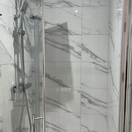 Belvue Serviced - Broadway Hotel