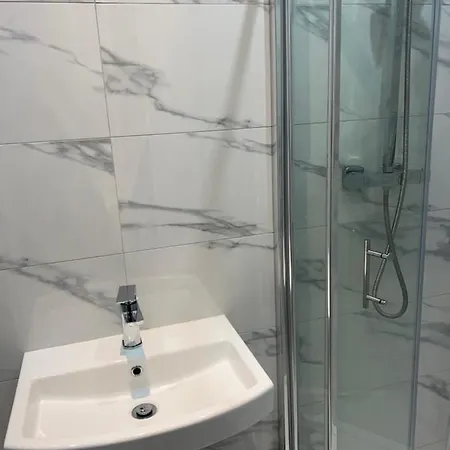 Belvue Serviced - Broadway Hotel Ealing