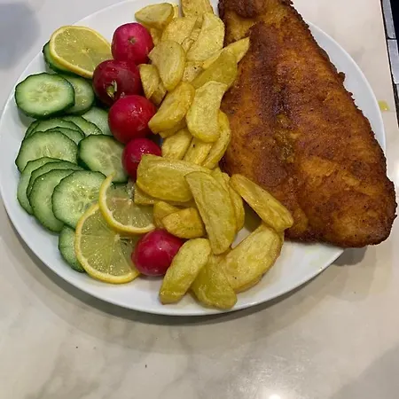 Bed & Breakfast Air Conditioned Modern Double Bed With Private Attached Bathroom - Free Parking - Near London Heathrow Airport & Broadway