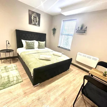 Bed & Breakfast West Drayton Stays - Warwick