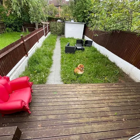 Family With Easy Commute To London! Bed & Breakfast *
