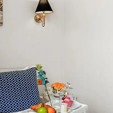Dream Key Chelsea: Serviced With Netflix Apartment