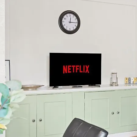 Dream Key Chelsea: Serviced With Netflix * London
