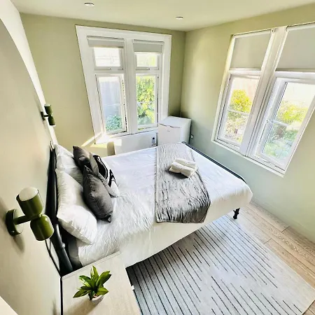 Boutique Ensuite Like *