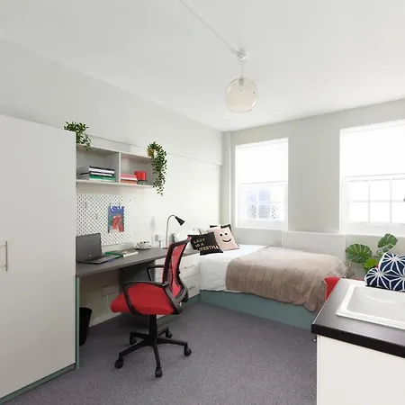 Lovely Bright With Shared Facilities Hostel London