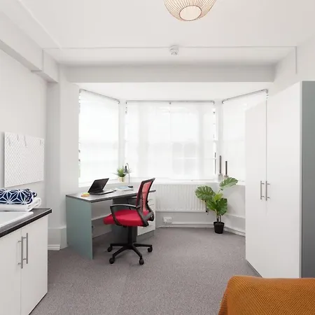 Lovely Bright With Shared Facilities