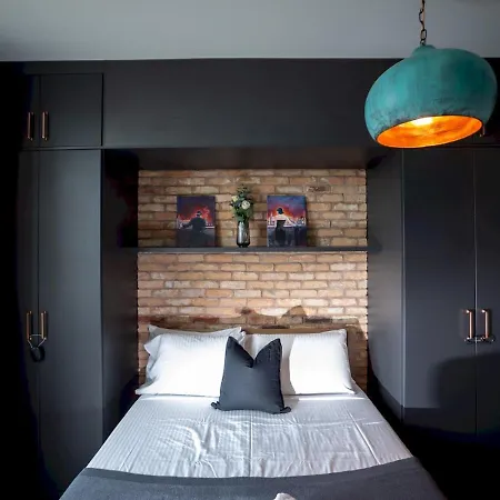 Pass The Keys One Bedroom Near Popular Attractions