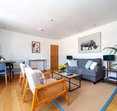 Hub Townhouse Apartment London