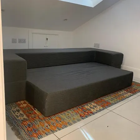 Air Conditioned Modern Double Bed Room With Private Attached Bathroom - Free Parking - Near London Heathrow Airport & Southall Broadway Southall