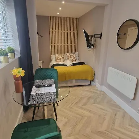 Aparthotel Cambridge Suites *
