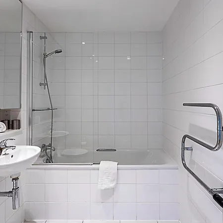 City-close 1-bed Near Tower Hill Apartment London