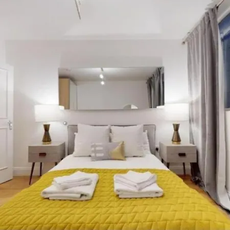 Apartment Stunning Hyde Park Home, Ground Floor Maisonette, Duplex, Near Tube Metro Stations London