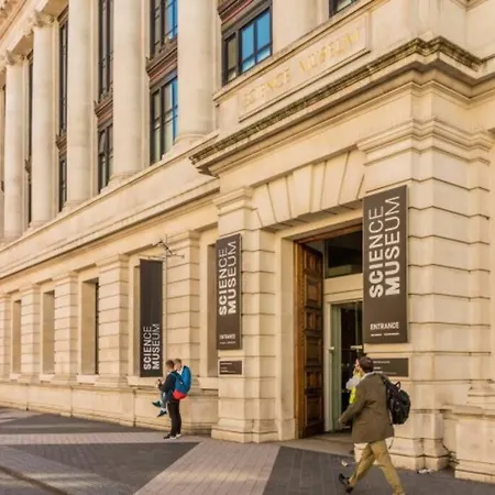 Stylish Hyde Park By Tube Stations With Elevator Apartment