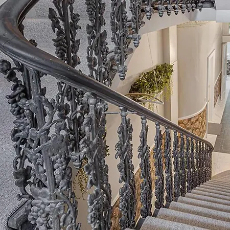 Apartment Brilliant 3 Bedroom's In Hyde Park With Elevator - 1 Flight Of Stairs Only *