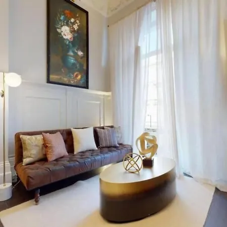 Apartment Stunning Hyde Park With Private Balcony & Lift Elevator Access *