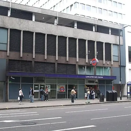 Brilliant 3 Bedroom's In Hyde Park With Elevator - 1 Flight Of Stairs Only Apartment *