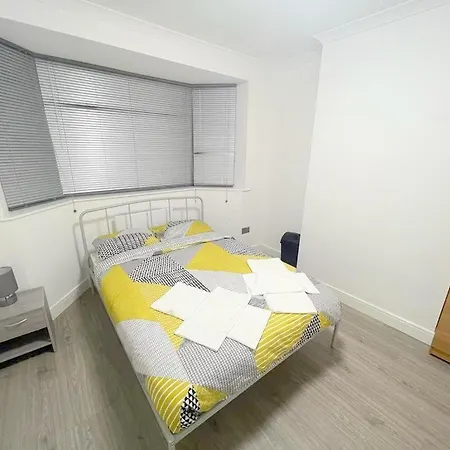 Deluxe Ringwood Sutton (Greater London)