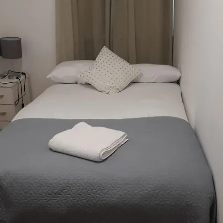 Apartment 13 Vale House *