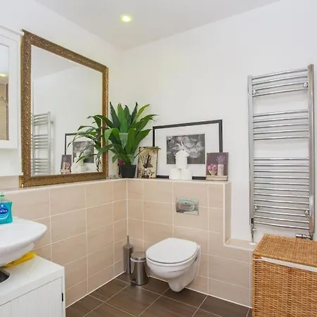 Apartment Unique & Welcoming 2bd Flat In Limehouse *