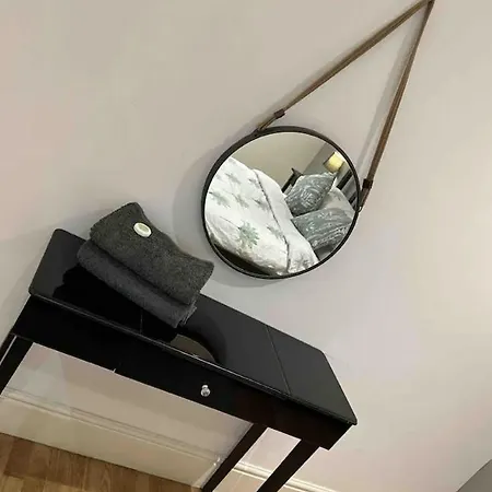 One Bed Near The River Thames. London