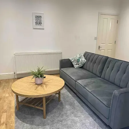 Apartment One Bed Near The River Thames. *