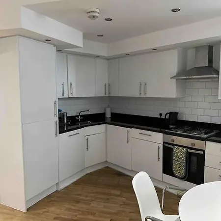 One Bed Near The River Thames.