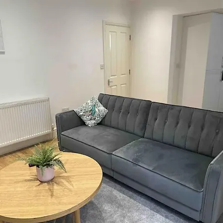 One Bed Near The River Thames. Apartment London