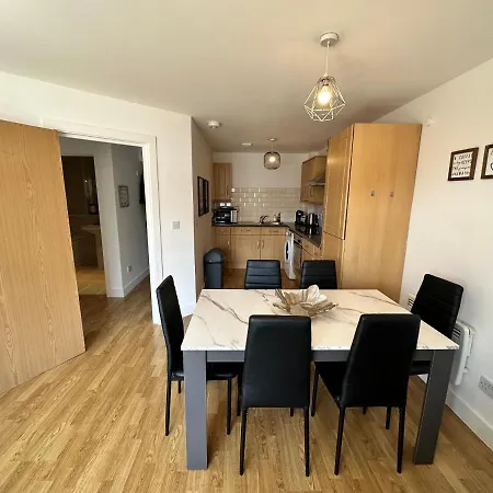 2 Bedroom Flat 1 Stop From Bridge * Londres