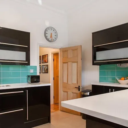 Apartment Bright & Spacious Modern 2 Bedroom London
